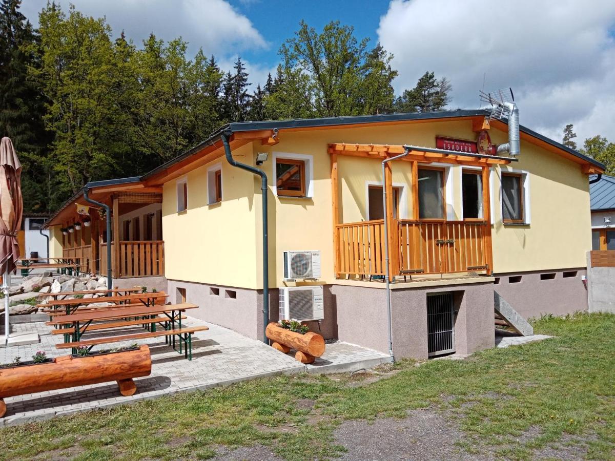 Hotel Ranc Esadera à Zatavi Extérieur photo