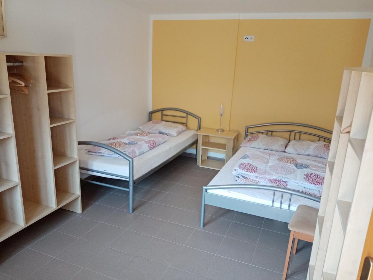 Hotel Ranc Esadera à Zatavi Extérieur photo