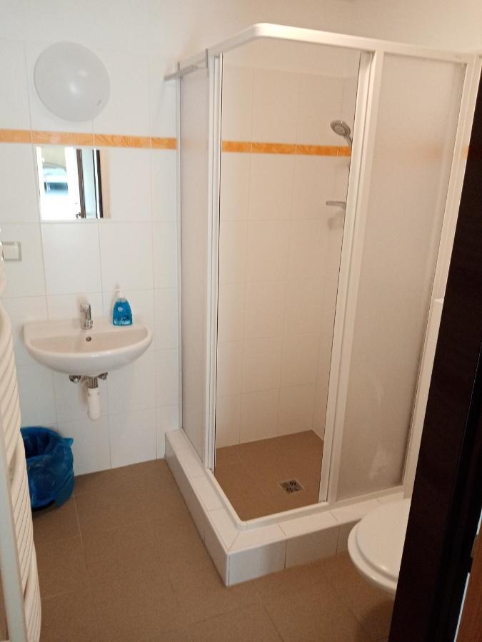 Hotel Ranc Esadera à Zatavi Extérieur photo