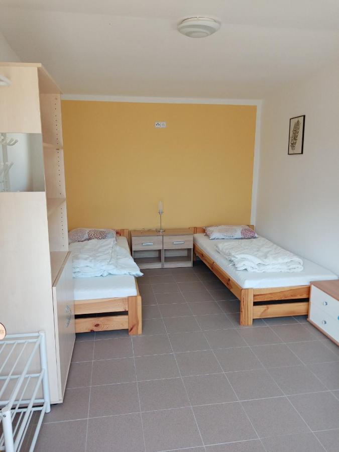 Hotel Ranc Esadera à Zatavi Extérieur photo