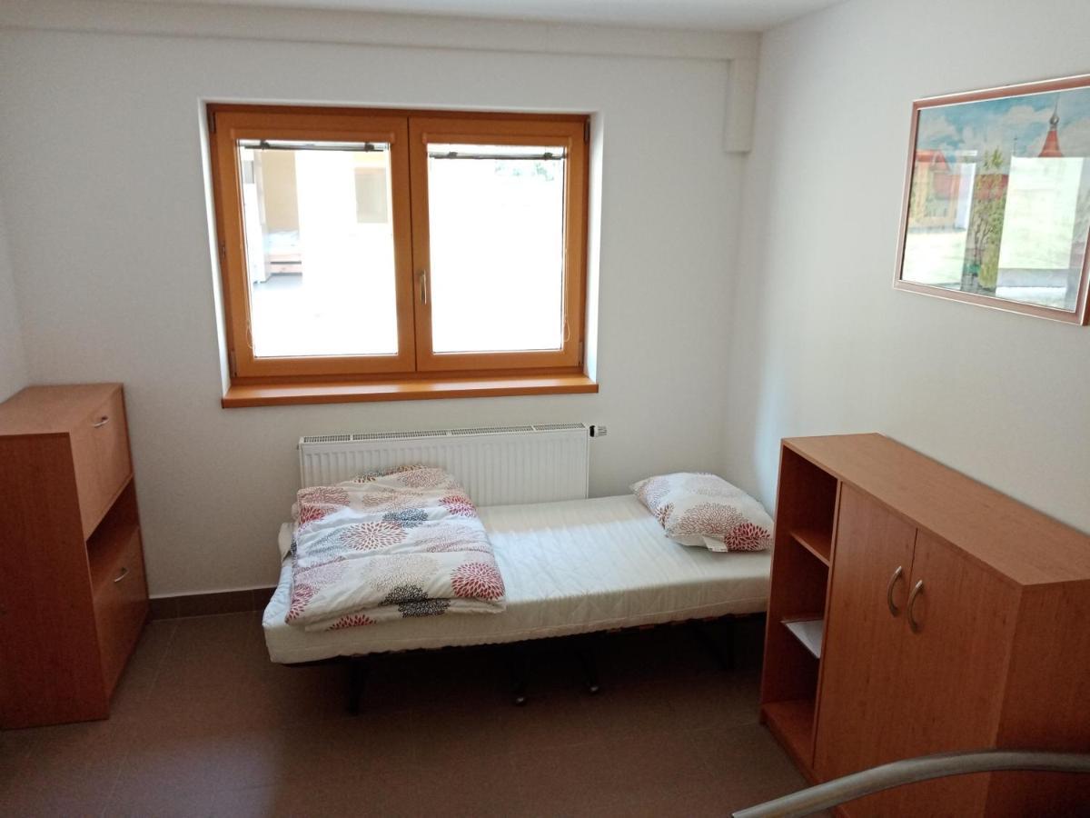 Hotel Ranc Esadera à Zatavi Extérieur photo