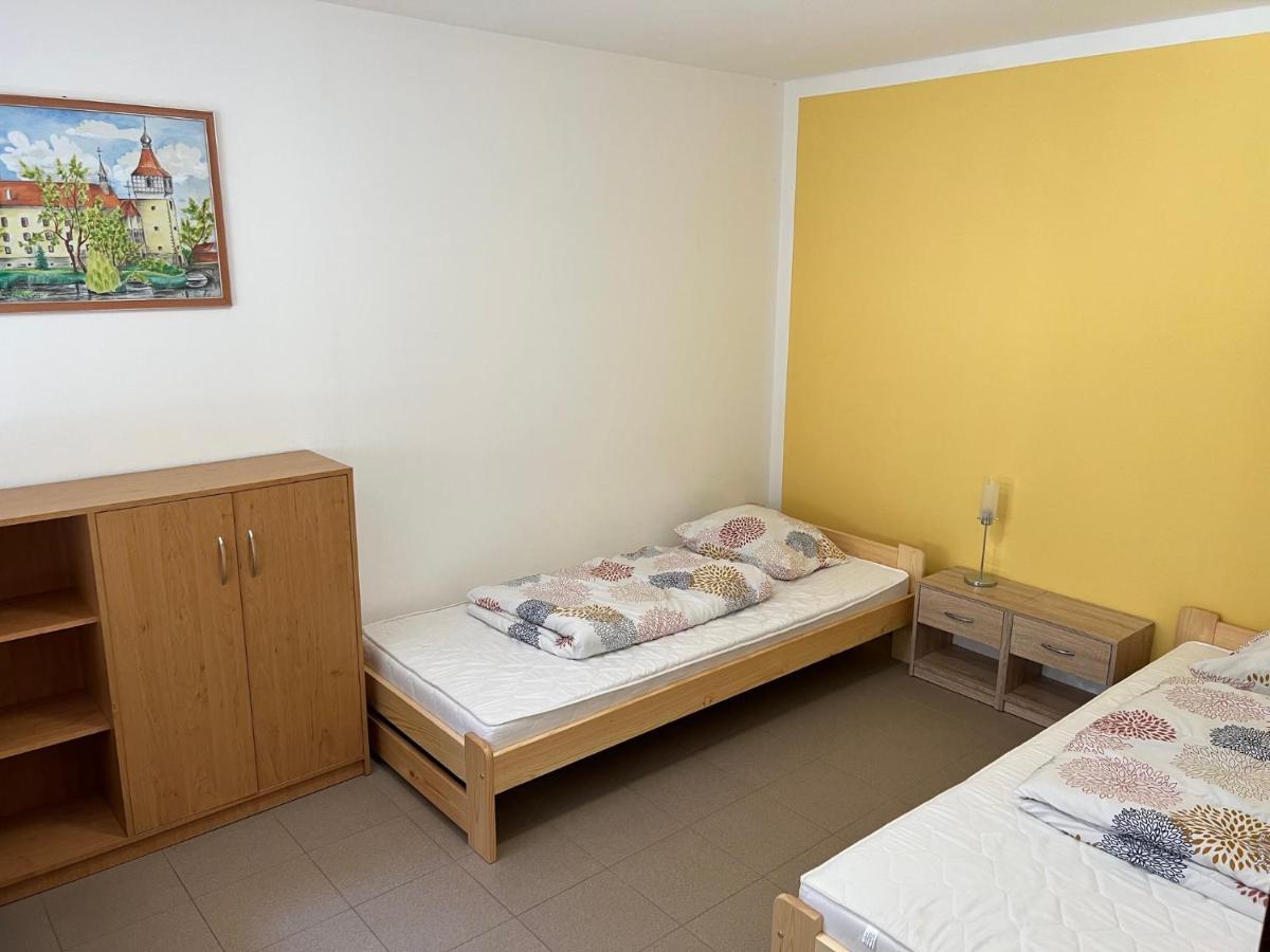 Hotel Ranc Esadera à Zatavi Extérieur photo