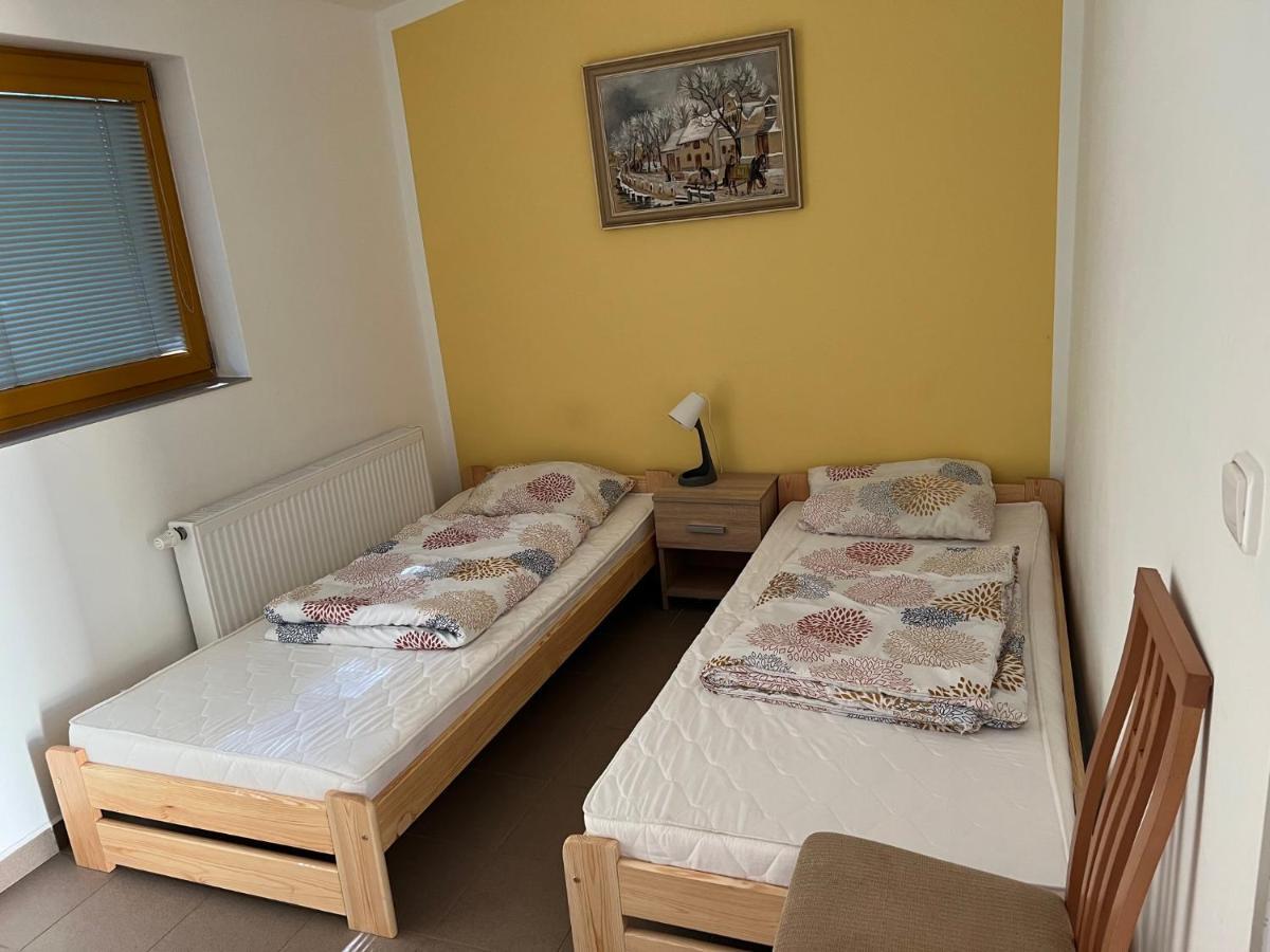 Hotel Ranc Esadera à Zatavi Extérieur photo